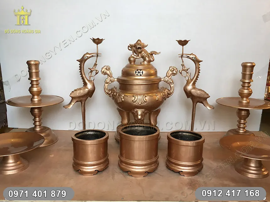 đồ thờ c&uacute;ng bằng đồng đỏ mộc